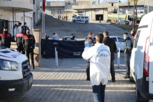 ŞANLIURFA (AA) – Şanlıurfa'da karısını tabancayla öldüren kişi aynı silahla