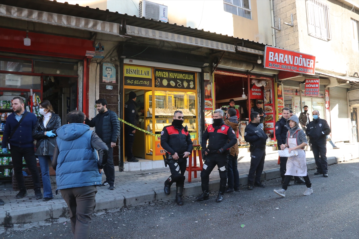 Şanlıurfa'da kuyumcudan altın çalan hırsız, iş yeri sahibi tarafından etkisiz hale getirildi