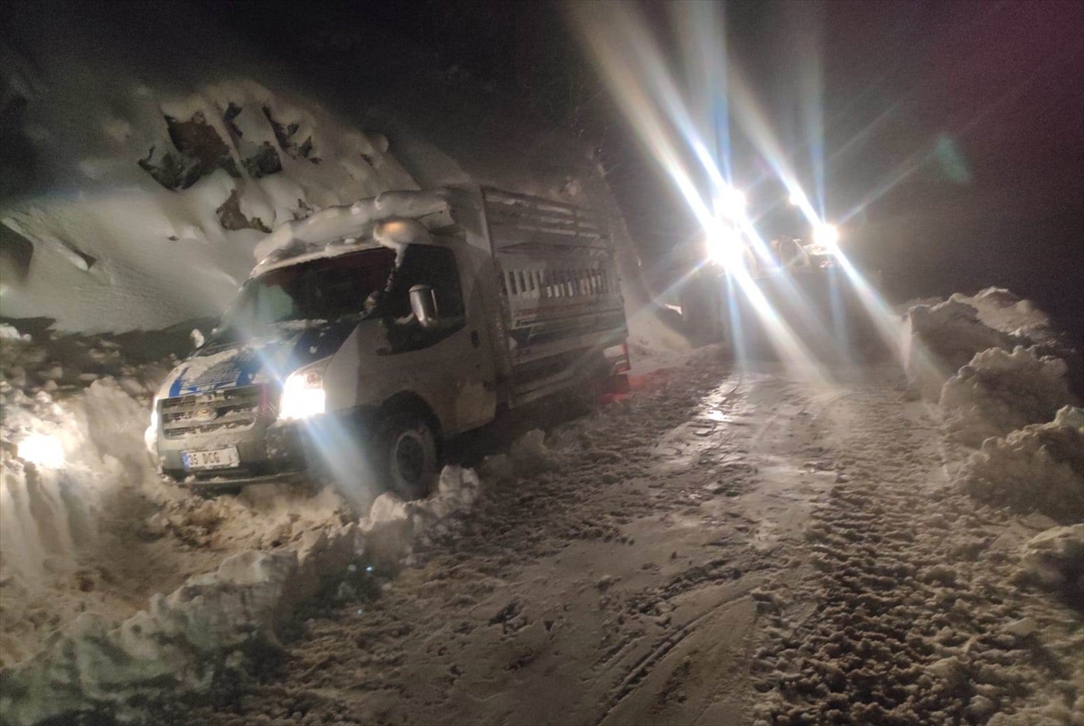 Siirt'te karda donma tehlikesi geçiren 3 kişi kurtarıldı