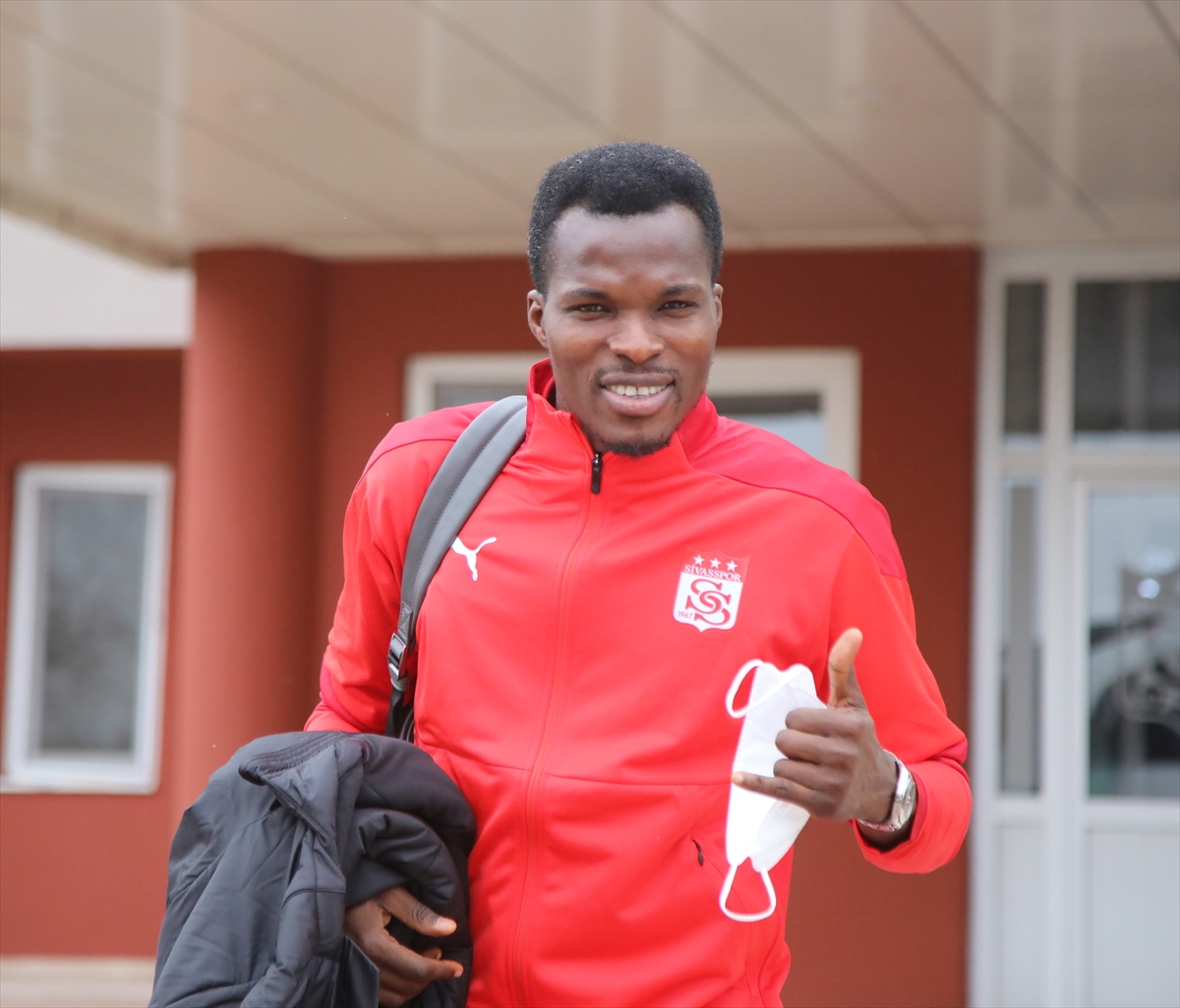 Sivasspor, Kasımpaşa maçı için İstanbul'a gitti