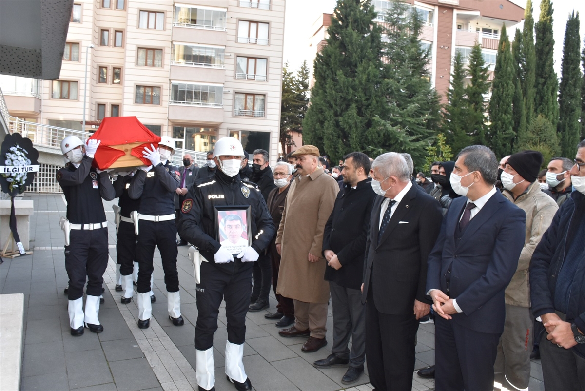 Sivas'ta kalp krizi sonucu vefat eden polis memuru son yolculuğuna uğurlandı