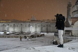 SİVAS (AA) – Sivas'ta etkili olan kar yağışıyla kent merkezi
