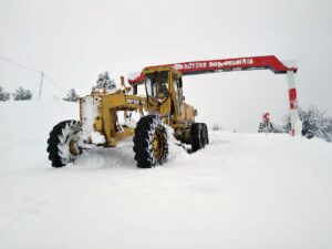 SİVAS (AA) – Sivas'ta kar yağışı nedeniyle 234 köy yolunda