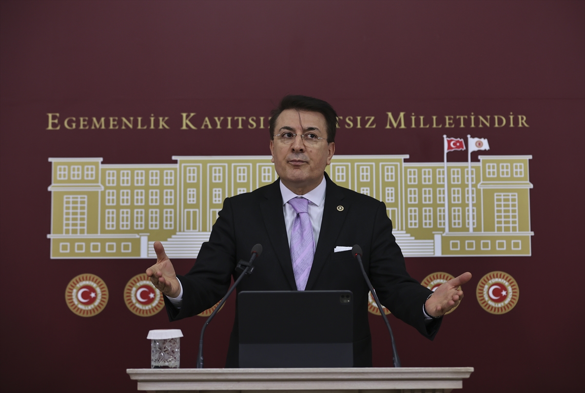 AK Parti'li Aydemir, İYİ Partili Yılmaz'ın doların düşüşüne ilişkin yorumunu eleştirdi