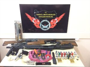 TEKİRDAĞ (AA) – Tekirdağ'da polis ekiplerince yılbaşı öncesi asayiş uygulamasında