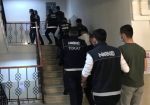 TOKAT (AA) – Tokat'ta uyuşturucu satıcılarına yönelik operasyonda gözaltına alınan