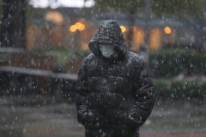 TRABZON (AA) – Trabzon'un yüksek kesimleri ve kent merkezinde kar