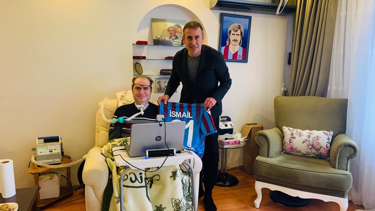 Trabzonspor Teknik Direktörü Abdullah Avcı, İsmail Gökçek'i ziyaret etti