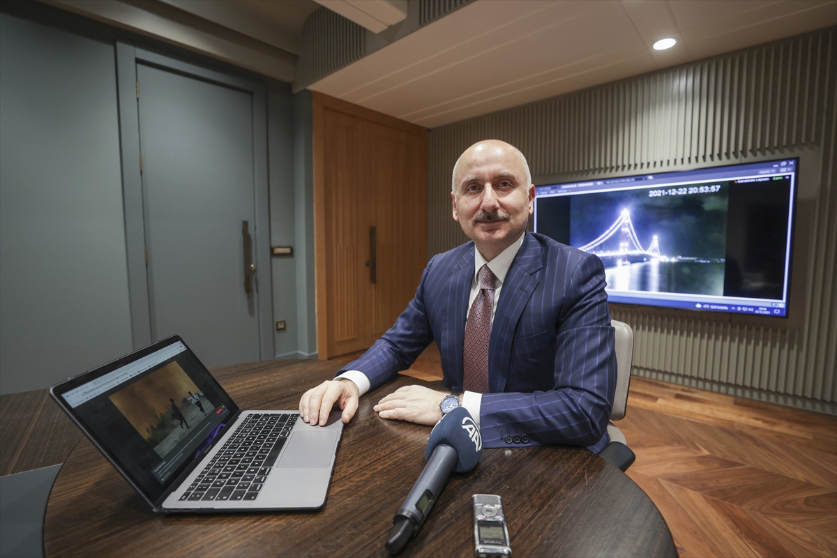 - "Karaismailoğlu "İstanbul ve hilal", "Yangından kaçış" ve "Savaşın yıkamadığı