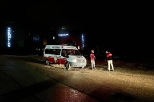 BURSA (AA) – Uludağ'da mahsur kalan 3 kişiye ulaşılması amacıyla