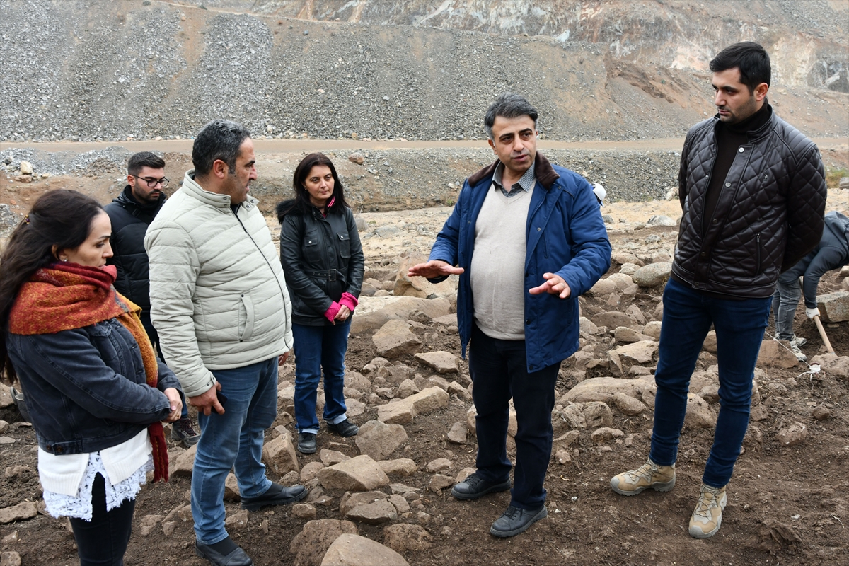 UNESCO'nun geçici listesindeki Yesemek'te 15 heykel gün yüzüne çıkarıldı