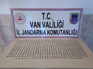 VAN (AA) – Van'da düzenlenen operasyonda 518 tarihi sikke ele