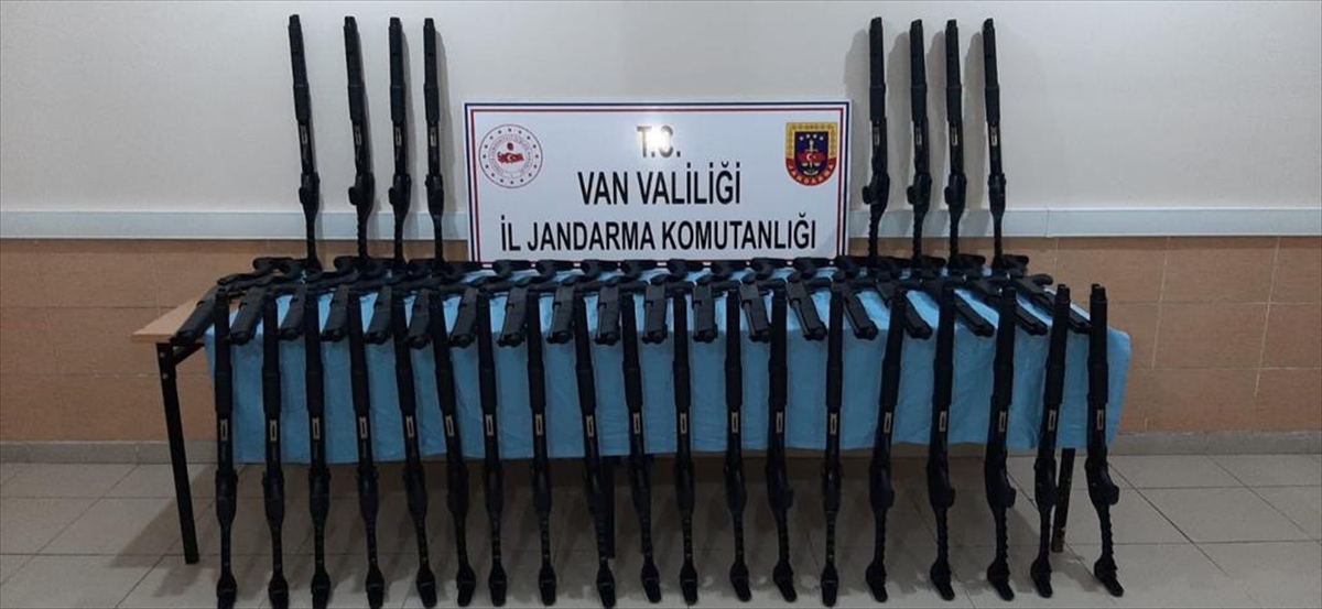 Van'da gümrük kaçağı 46 av tüfeği ele geçirildi