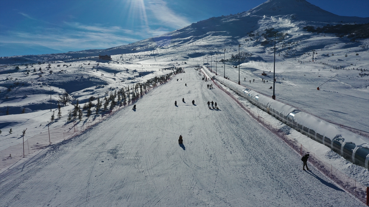 SİVAS (AA) – HALİFE YALÇINKAYA – Sivas'taki Yıldız Dağı Kış