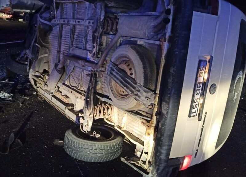 Yozgat’ta minibüs ile otomobilin çarpıştığı kazada 2 kişi öldü, 9 kişi yaralandı