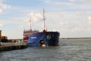 - Denize düşme anı güvenlik kamerasına yansıyan personeli arama çalışmalarına