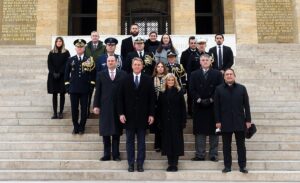 ANKARA (AA) – ABD'nin yeni Ankara Büyükelçisi Jeffry Flake, Anıtkabir'e