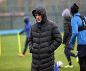 - Yeni transfer Mustafa Kapı, Akdeniz ekibiyle ilk antrenmanına çıktı