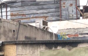 - Evlerinin önündeki saldırıda yaralanan çift ve oğulları hastaneye kaldırıldı,