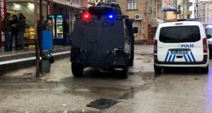 ADANA (AA) – Adana'nın merkez Seyhan ilçesinde, tabancayla ateş edilmesi