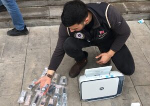 ADANA (AA) – Adana'da polis ekiplerince durdurulan hafif ticari araçta