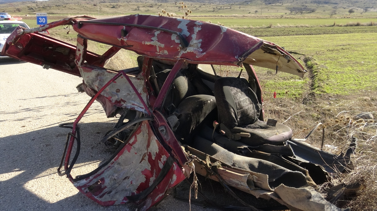 Afyonkarahisar'da iki otomobilin çarpışması sonucu bir kişi öldü, 3 kişi yaralandı
