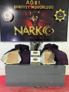 AĞRI (AA) – Ağrı'da bir tırda yapılan aramada keçeye emdirilmiş