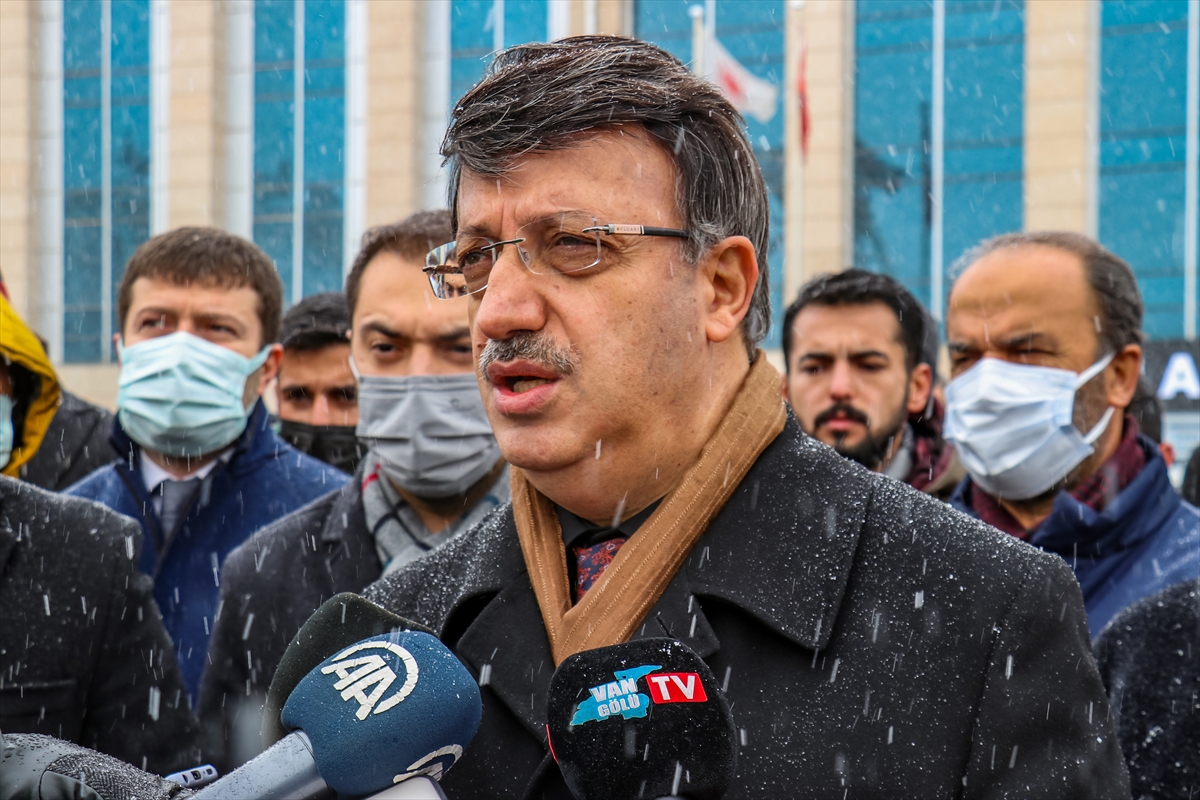 AK Parti teşkilatlarından gazeteci Kabaş ile CHP'li Özkoç ve Erdoğdu hakkında suç duyurusu