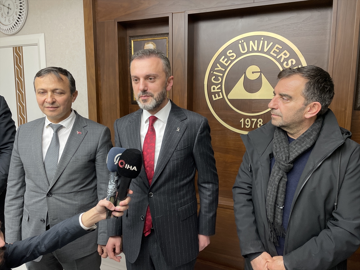 AK Partili Kandemir, TURKOVAC'ı geliştiren Prof. Dr. Özdarendeli'yi ziyaretinde konuştu: