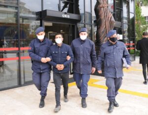 - Jandarma ekiplerince yakalanan şüpheli tutuklandı, diğer zanlının yakalanması için