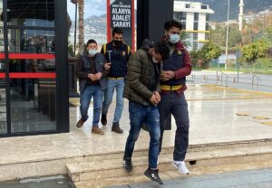 ANTALYA (AA) – Antalya'nın Alanya ilçesinde farklı zamanlarda hırsızlık yaptıkları