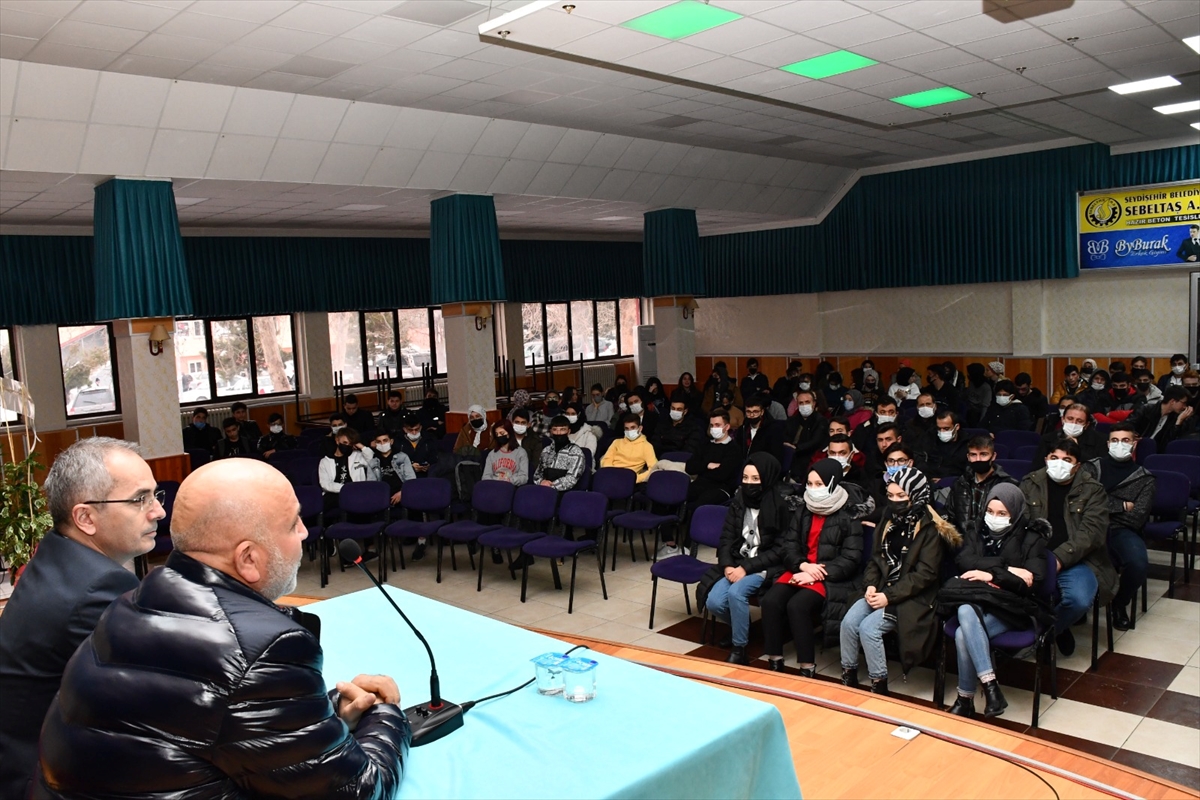 Alanyaspor Kulübü Başkanı Çavuşoğlu, Konya'da öğrencilerle buluştu: