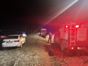 AMASYA (AA) – Amasya'nın Suluova ilçesinde balık tutmak için botla