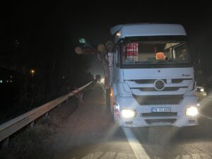 SAKARYA (AA) – Anadolu Otoyolu'nun Sakarya kesiminde tur otobüsü ile