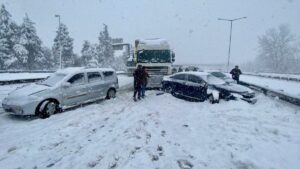- İlk belirlemelere göre 20 kişi yaralandı, ekiplerin kazaya müdahalesi