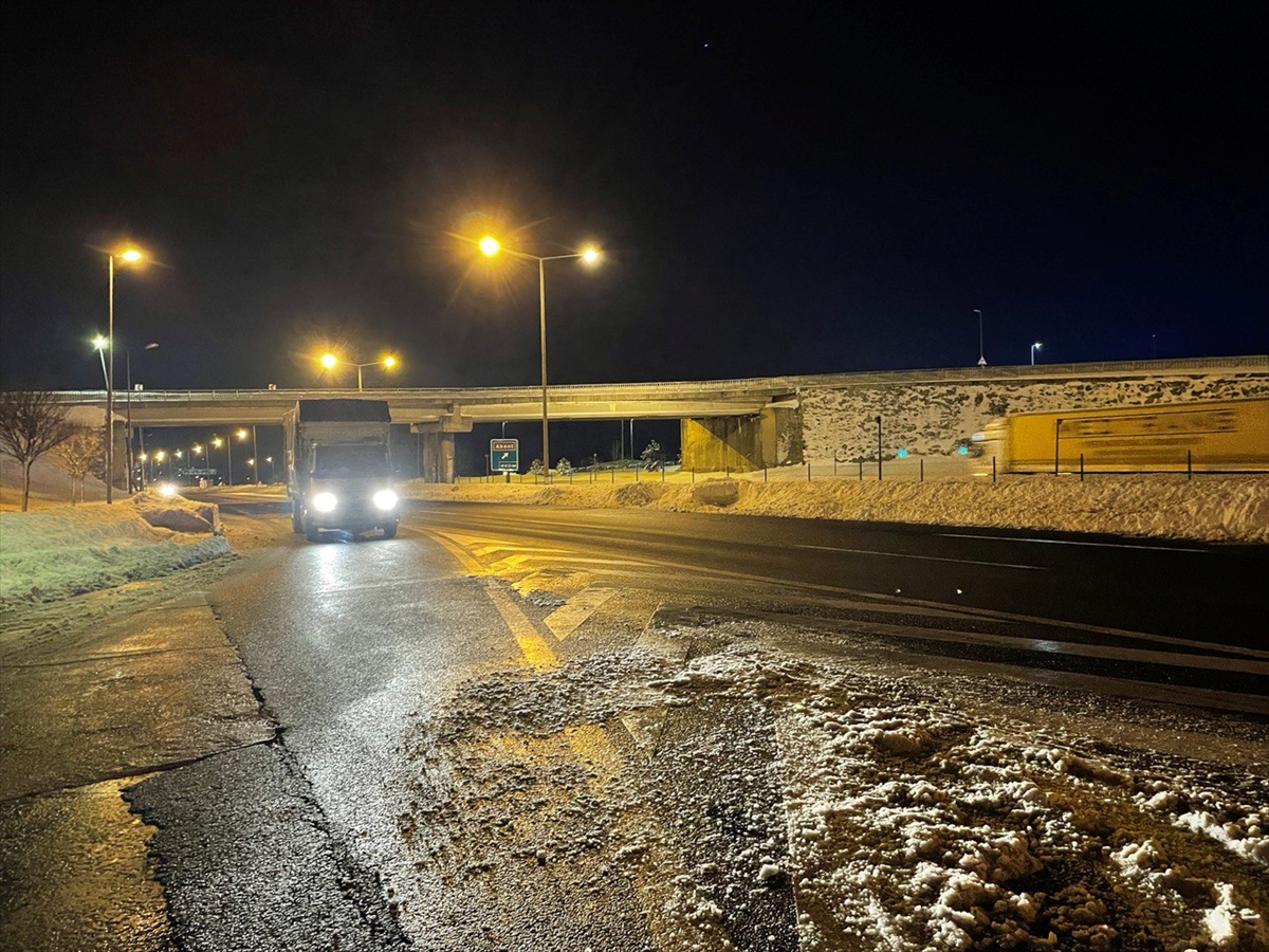 Anadolu'dan İstanbul'a ulaşım tırlar hariç trafiğe açıldı