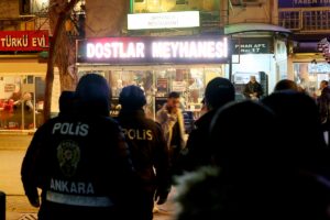 ANKARA (AA) – Ankara'da 300 polisin katılımıyla eğlence mekanlarına yönelik