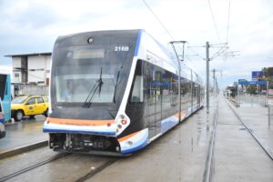 ANTALYA (AA) – Antalya'nın Muratpaşa ilçesinde kendisine çarpan tramvayın altında