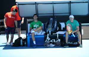 MELBOURNE (AA) – Ülkede kalıp kalamayacağı konusunda Avustralya Göç Bakanı