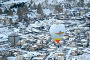 NEVŞEHİR (AA) – Nevşehir'de, sıcak hava balon turuna katılan basın