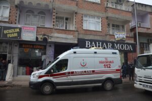 BATMAN (AA) – Batman'da bir evde boğazı kesilmiş erkek cesedi