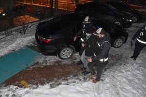 BİLECİK (AA) – Bilecik'te rüşvet aldığı sırada suçüstü yakalanan belediye