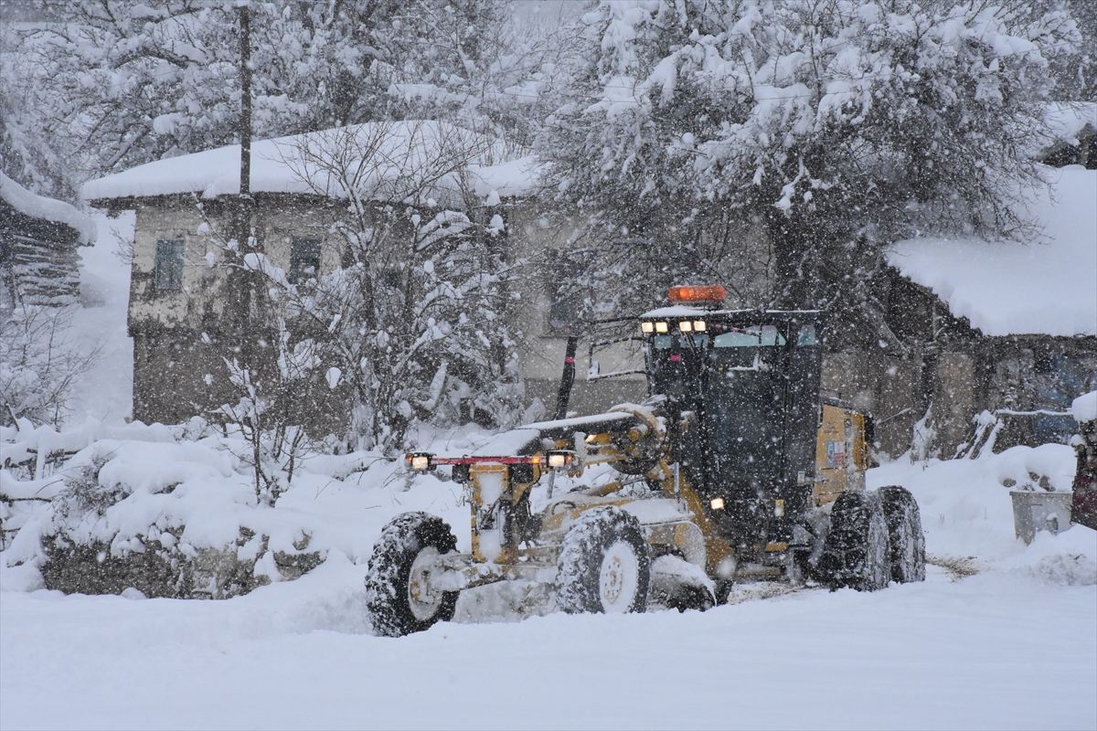 Bilecik'te kar nedeniyle 67 köy yolu ulaşıma kapandı
