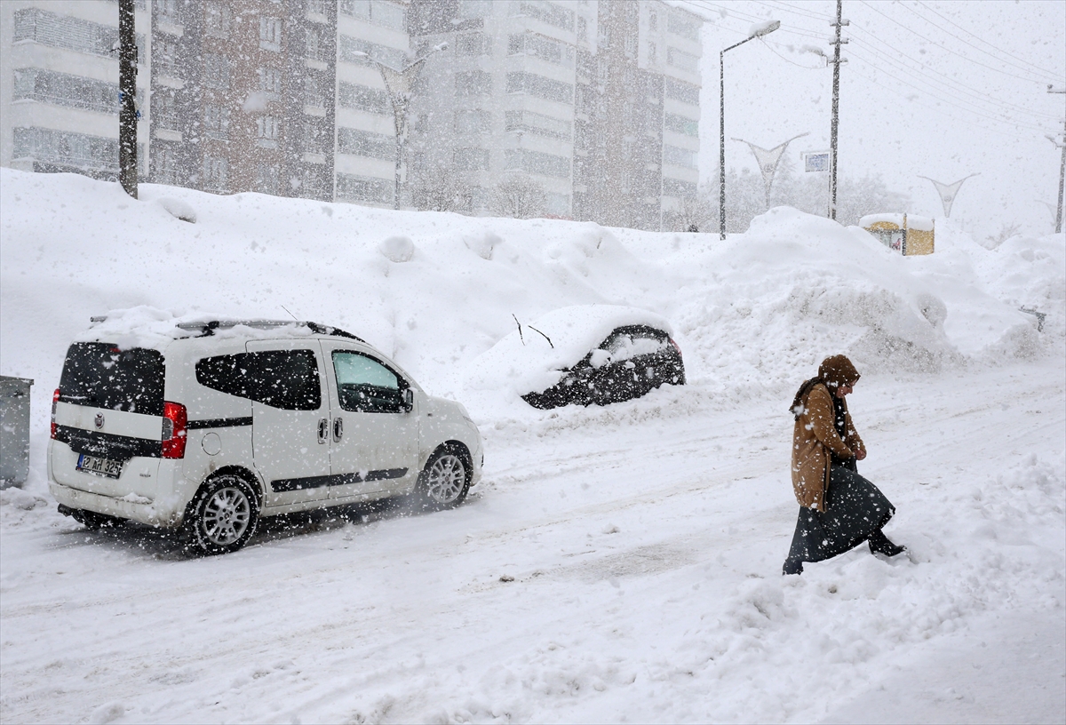 Doğu Anadolu'daki 4 ilde 442 yerleşim birimine ulaşım sağlanamıyor