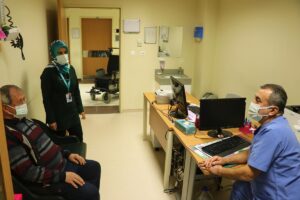 BURDUR (AA) – Burdur'daki tüm hastanelerde uygulamaya konulan "Yaşlı Dostu