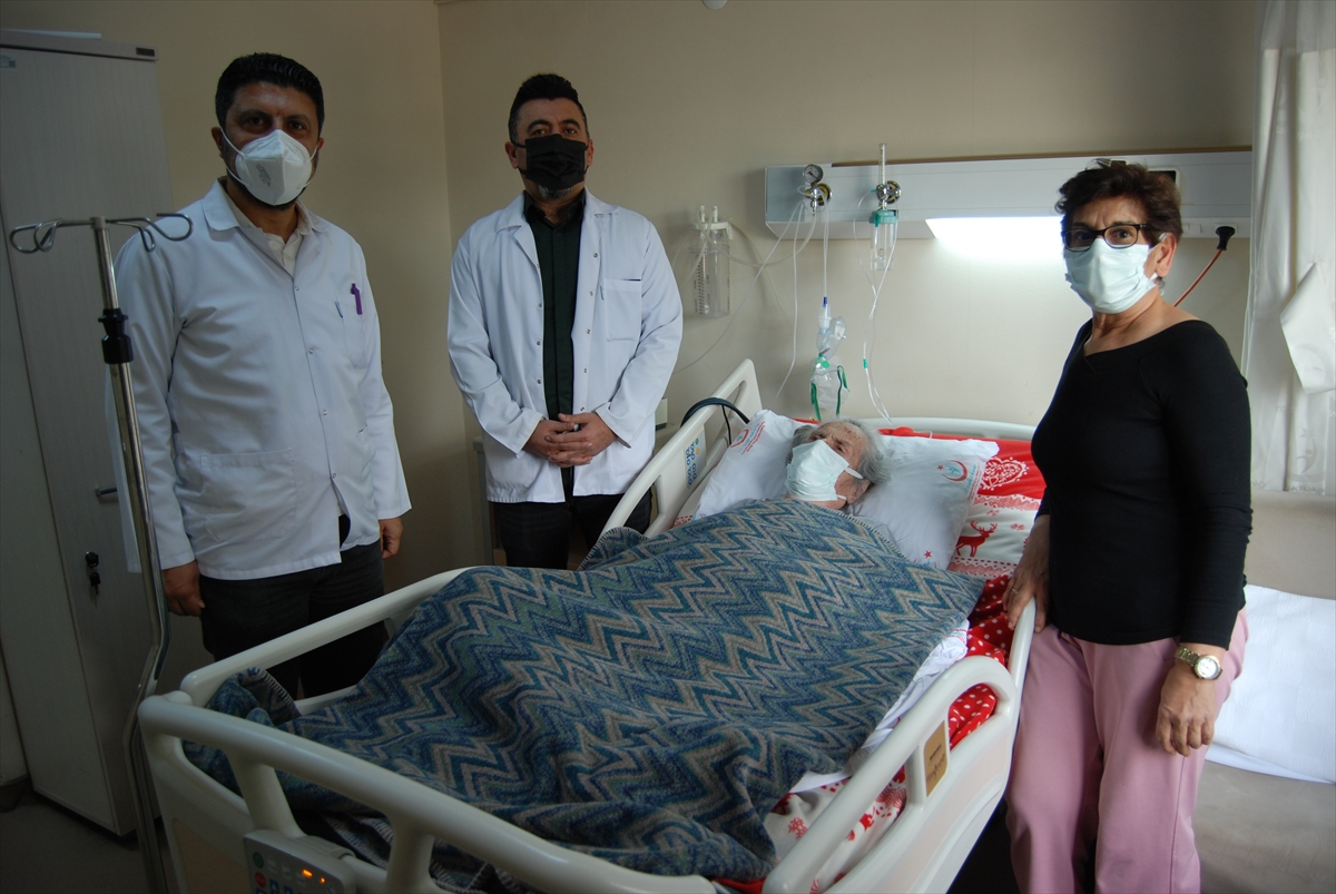 Çanakkale'de 99 yaşındaki kadın koronavirüsü yendi