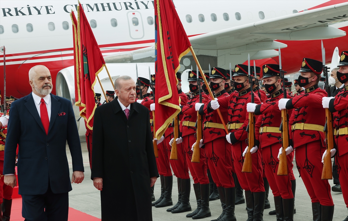 Cumhurbaşkanı Erdoğan Arnavutluk'a geldi