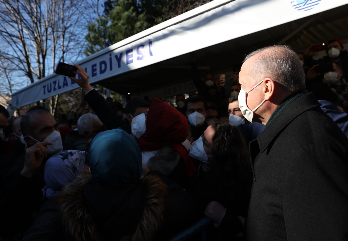 Cumhurbaşkanı Erdoğan cuma namazını İçmeler Merkez Camisi'nde kıldı