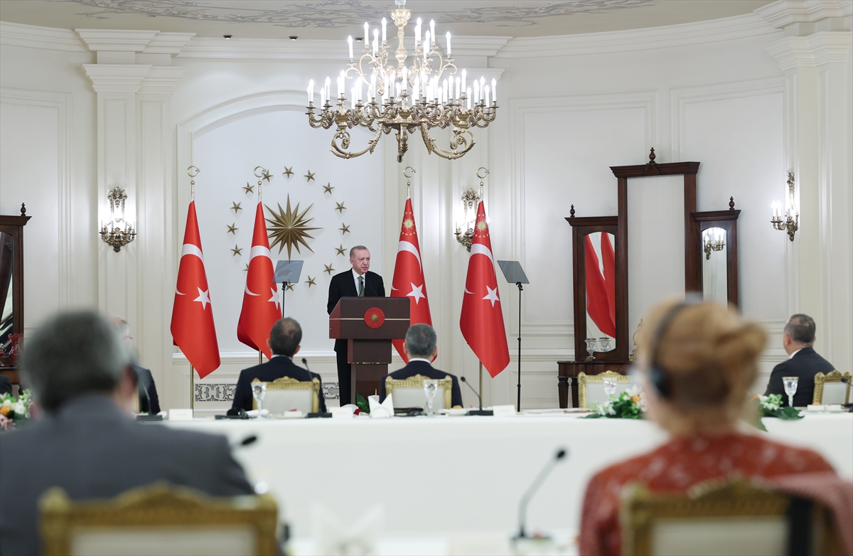 Cumhurbaşkanı Erdoğan: “Maruz kaldığımız onca adaletsizliğe rağmen Avrupa Birliği, stratejik önceliğimiz olmayı sürdürüyor. Nitekim bu yönde gayret göstermeye devam ediyoruz.”