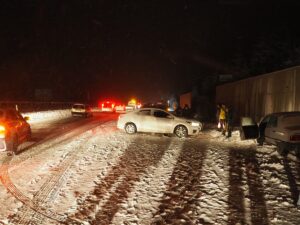 DENİZLİ (AA) – Kar yağışının etkili olduğu Denizli'de ulaşım zaman